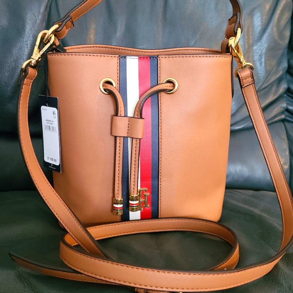 Crossbody bucket bag
